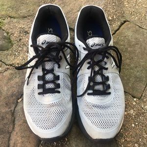 Men’s ASICS tennis shoes